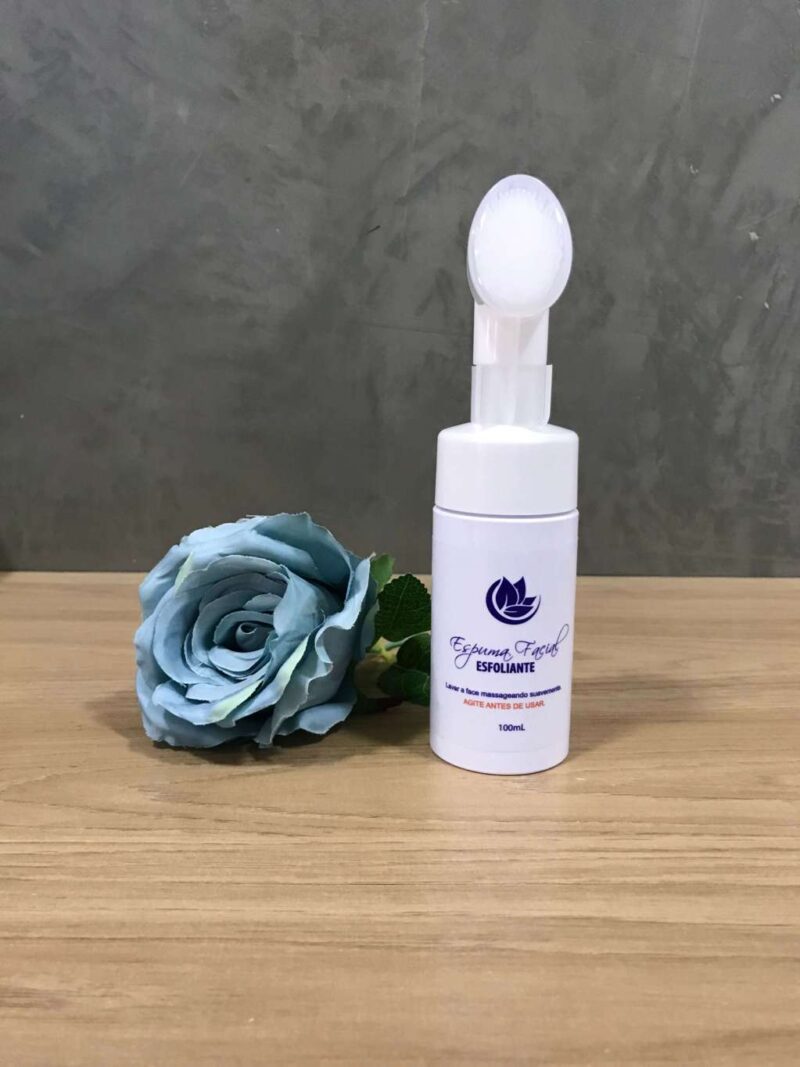 Espuma de Limpeza Facial Esfoliante com esponja de silicone 100ml